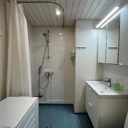Cozy - Car Parking - Queen Bed - Wifi Apartment