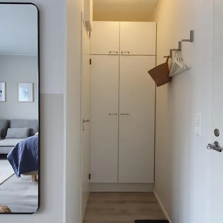 Cozy - Car Parking - Queen Bed - Wifi Apartment